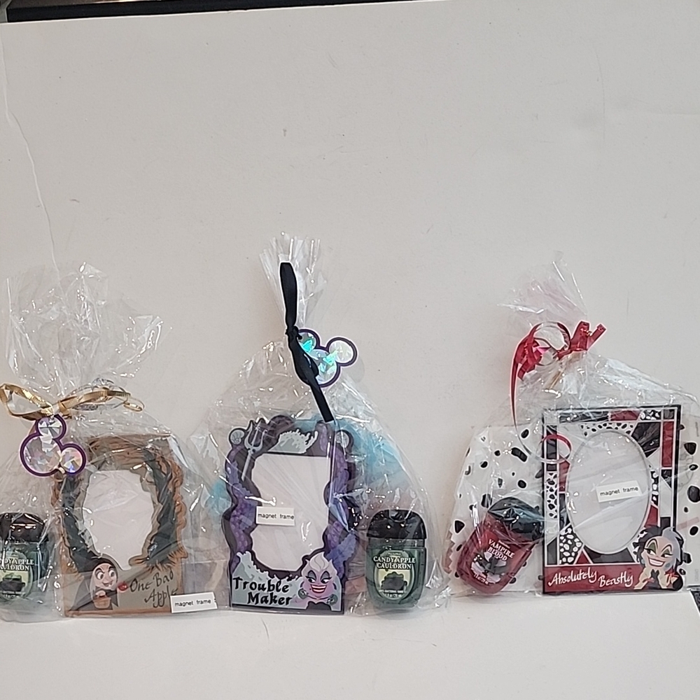 Villain-Themed Magnetic Frame Gift Sets with Keychain Charms - Multi